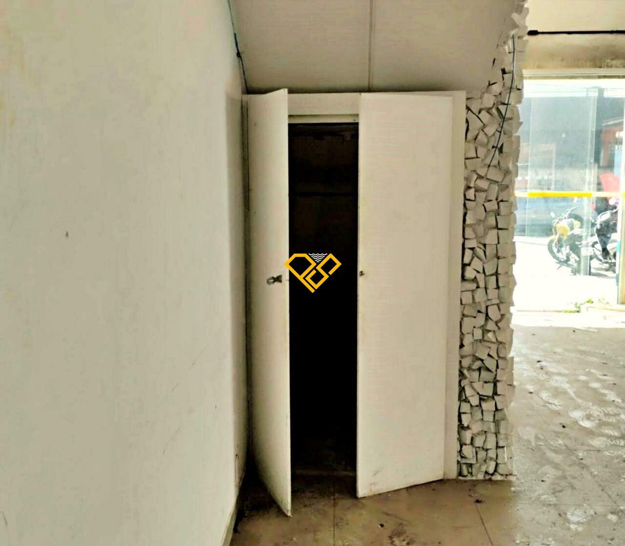 Loja para aluguel no Embaré: 