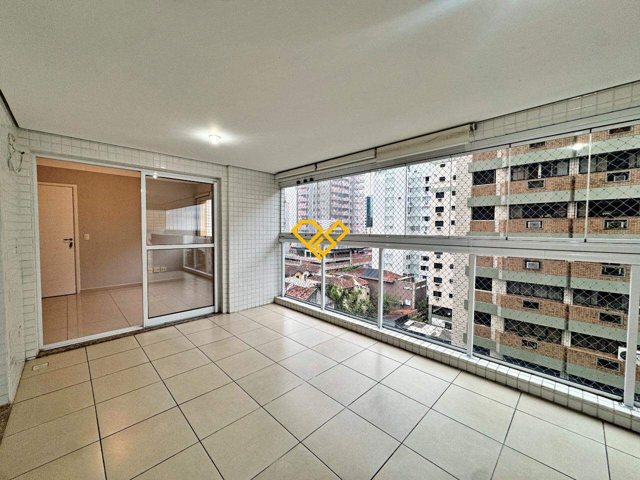 Apartamento à venda no Embaré: Varanda