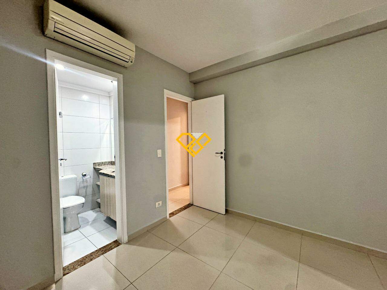 Apartamento à venda no Embaré: Dormitório 2 - suíte