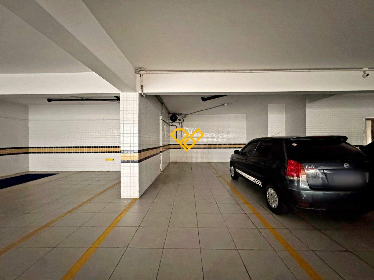 Apartamento à venda no Embaré: Garagem