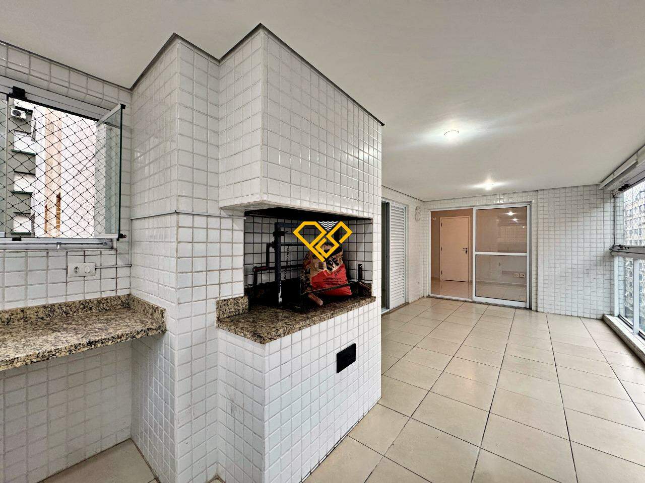 Apartamento à venda no Embaré: Varanda
