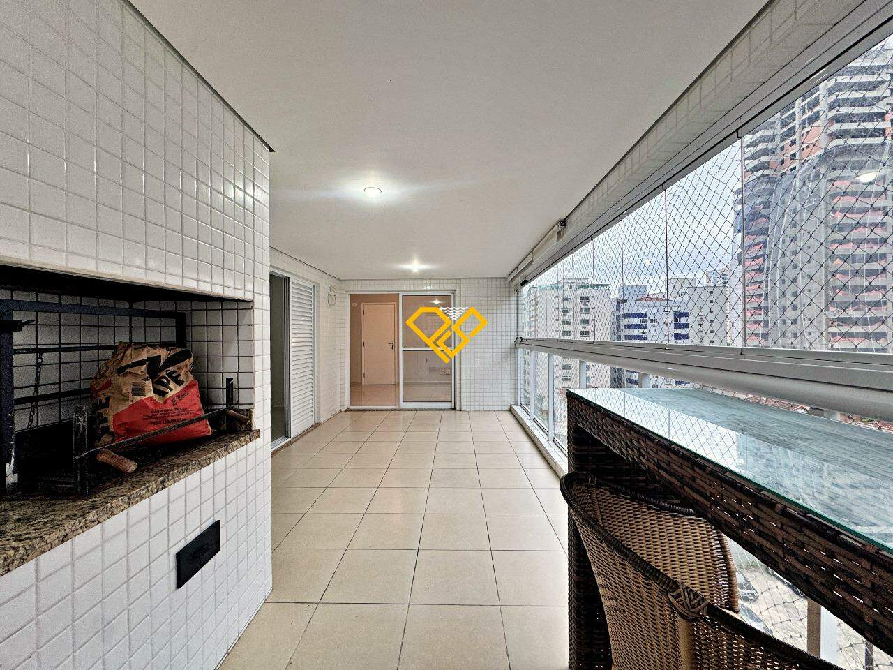 Apartamento à venda no Embaré: Varanda