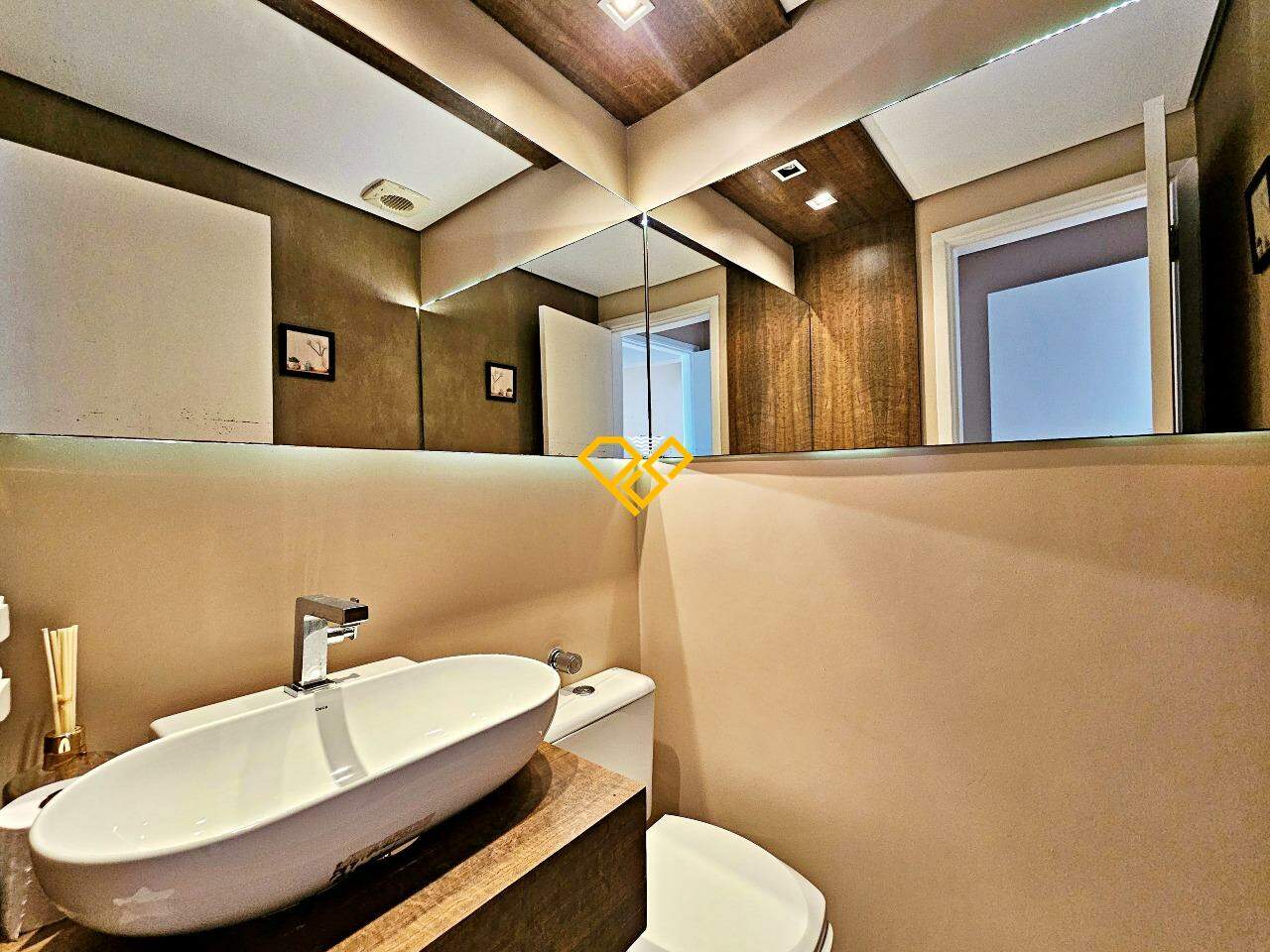 Apartamento à venda no Embaré: Lavabo