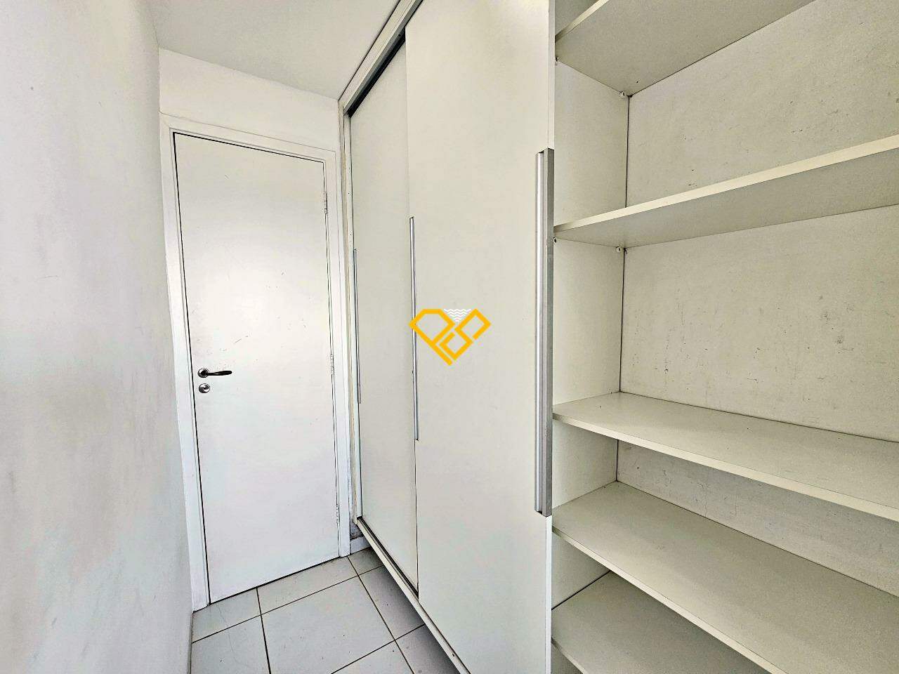 Apartamento à venda no Embaré: Dependência