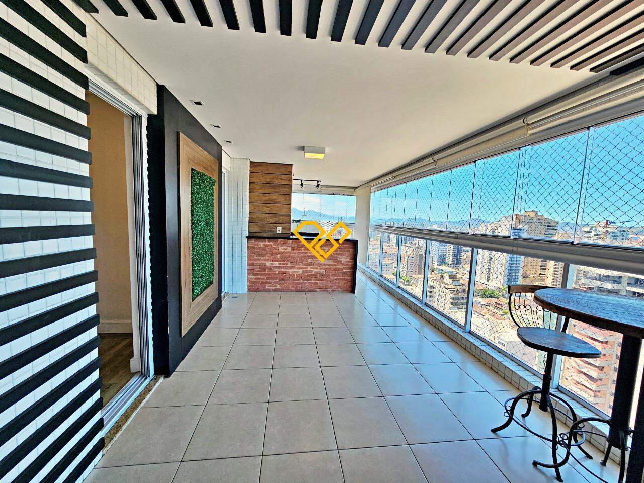 Apartamento à venda no Embaré: Varanda