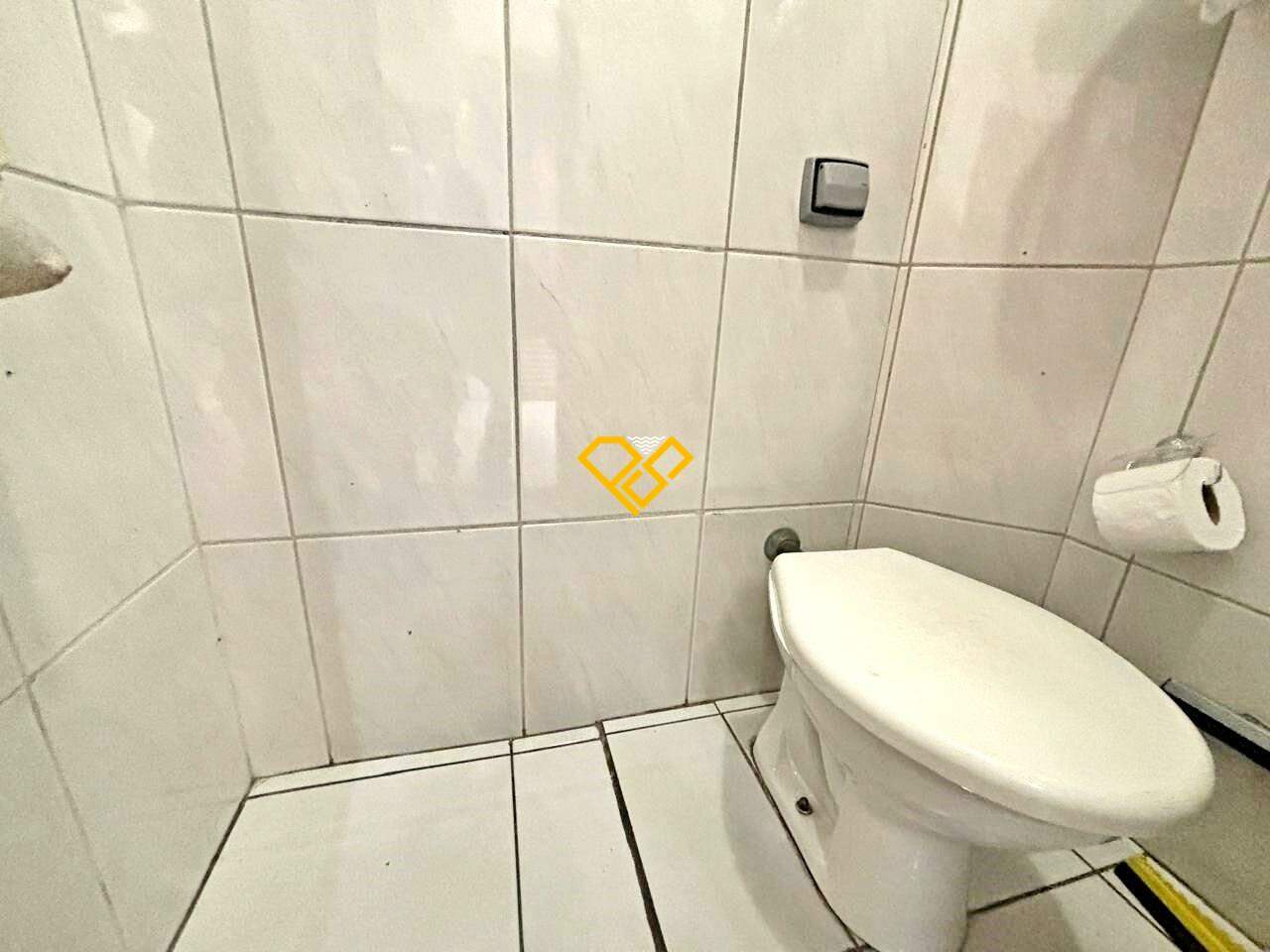 Sobreposta Baixa à venda no Embaré: Wc de serviço