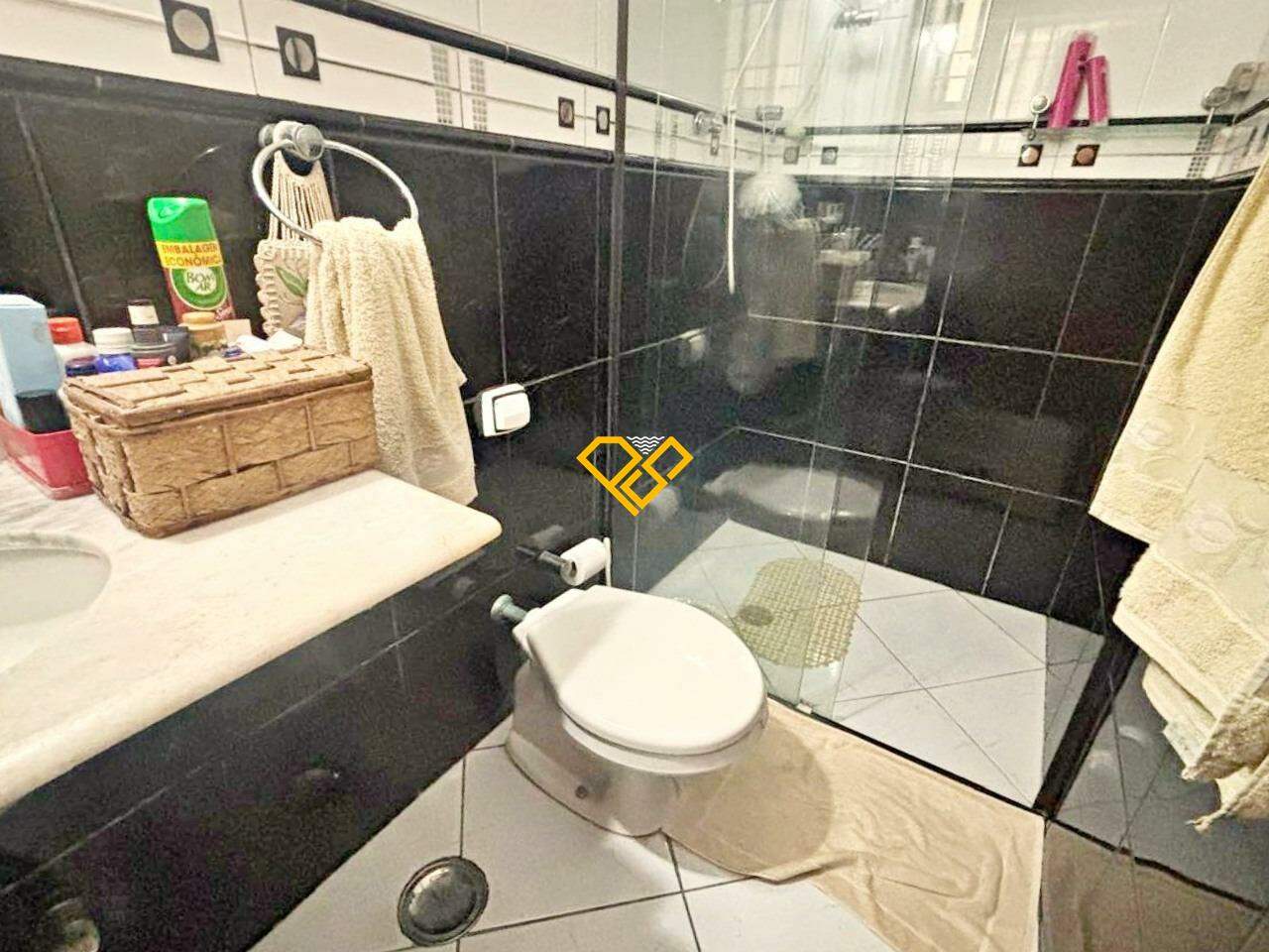 Sobreposta Baixa à venda no Embaré: Wc suíte