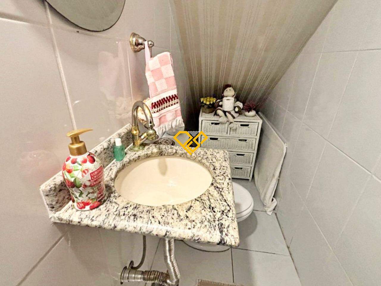 Sobreposta Baixa à venda no Embaré: Lavabo
