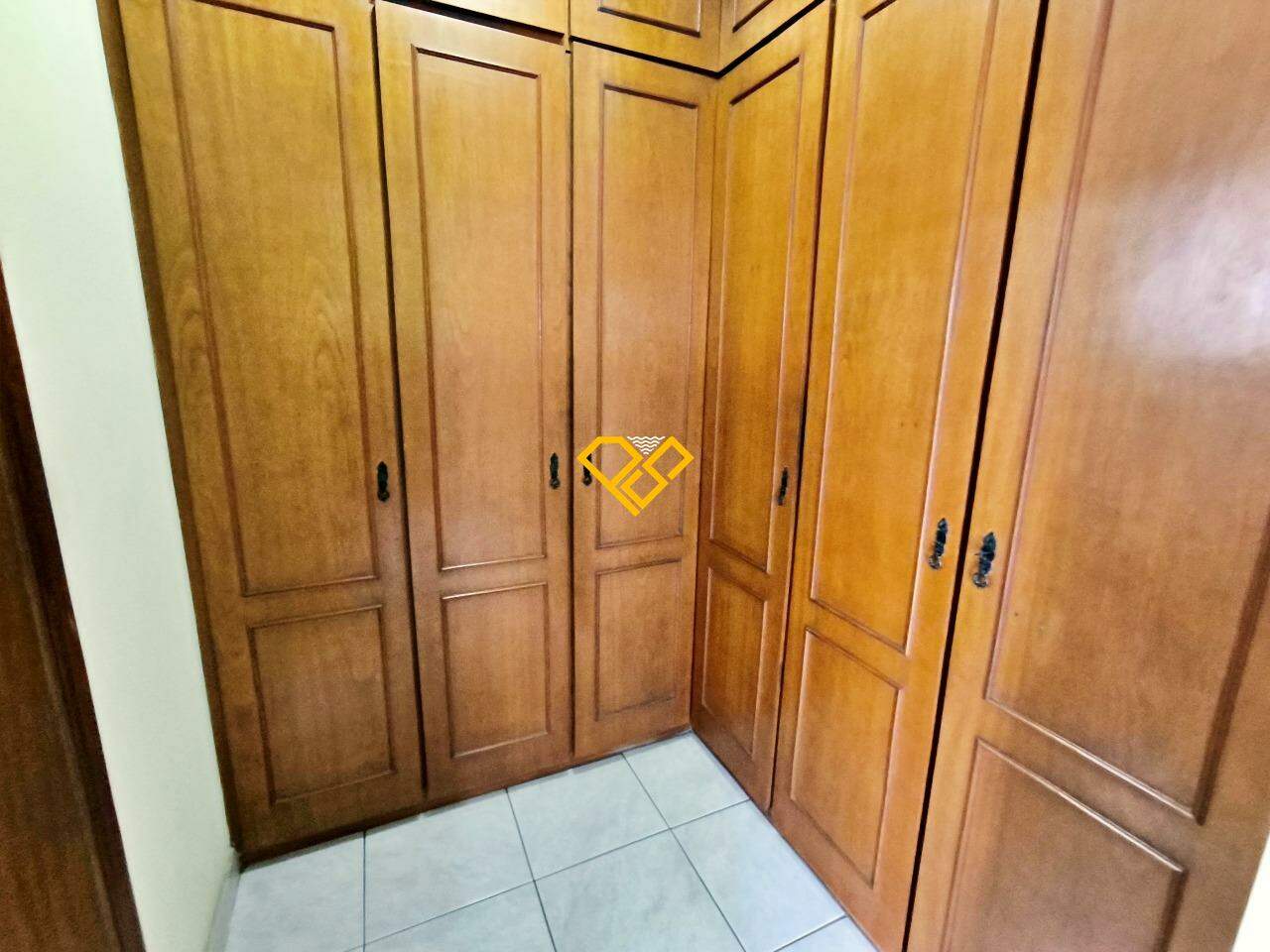 Apartamento à venda no Ponta da Praia: Dormitório 1 - suíte - closet