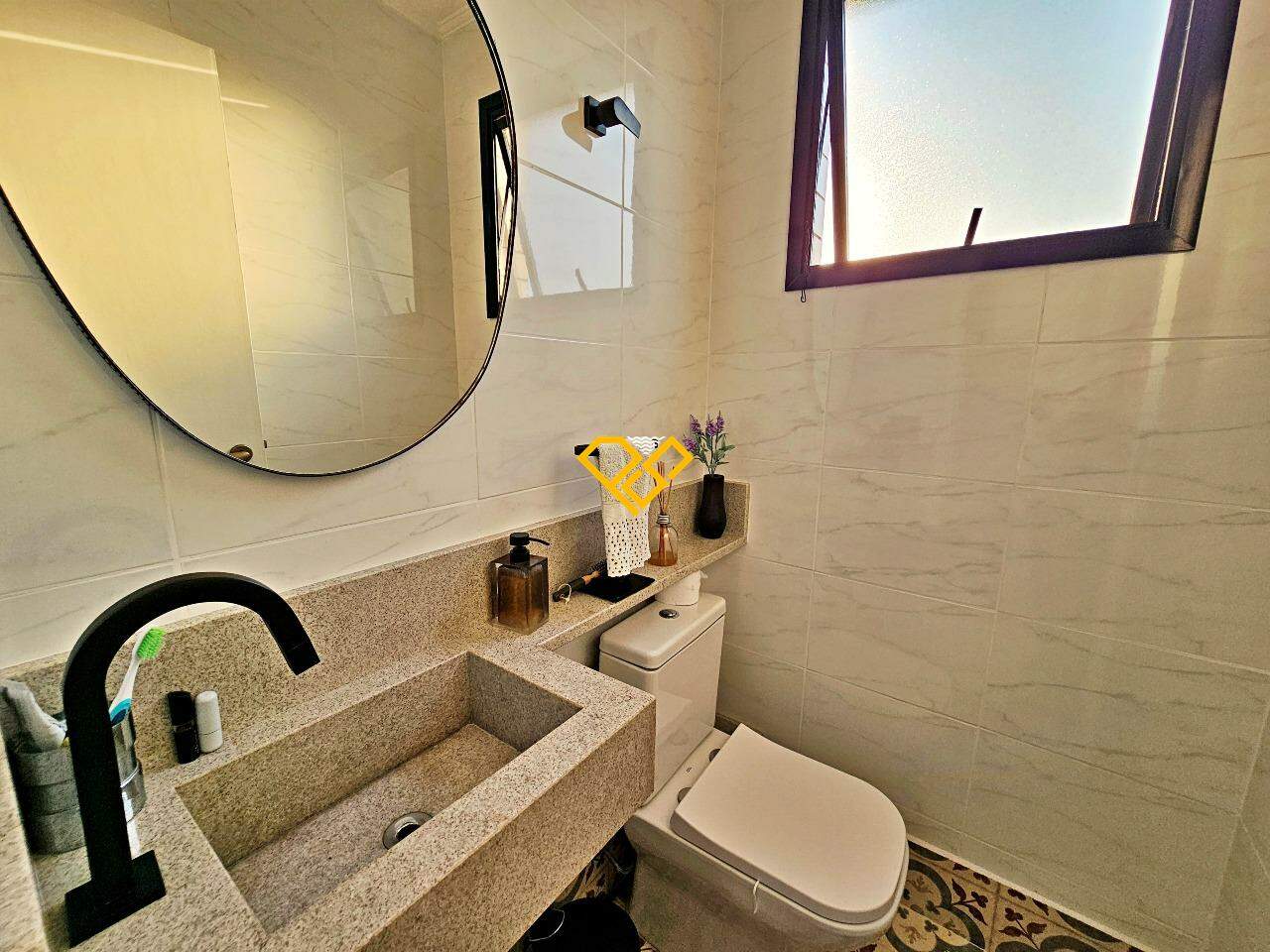 Apartamento à venda no Embaré: Wc de serviço