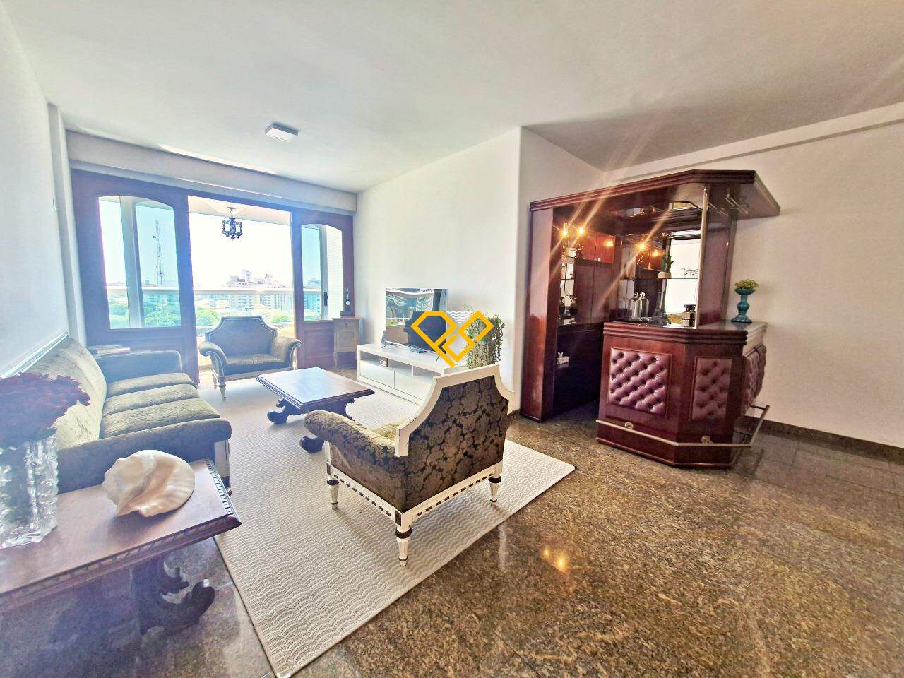 Cobertura à venda no Ponta da Praia: Sala 1º andar