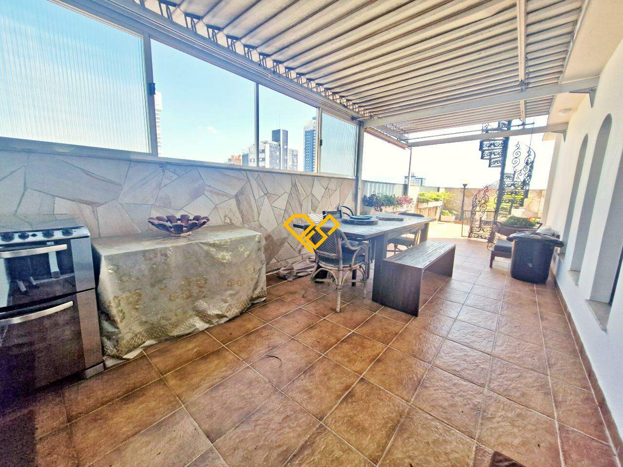 Cobertura à venda no Ponta da Praia: Área gourmet com churrasqueira