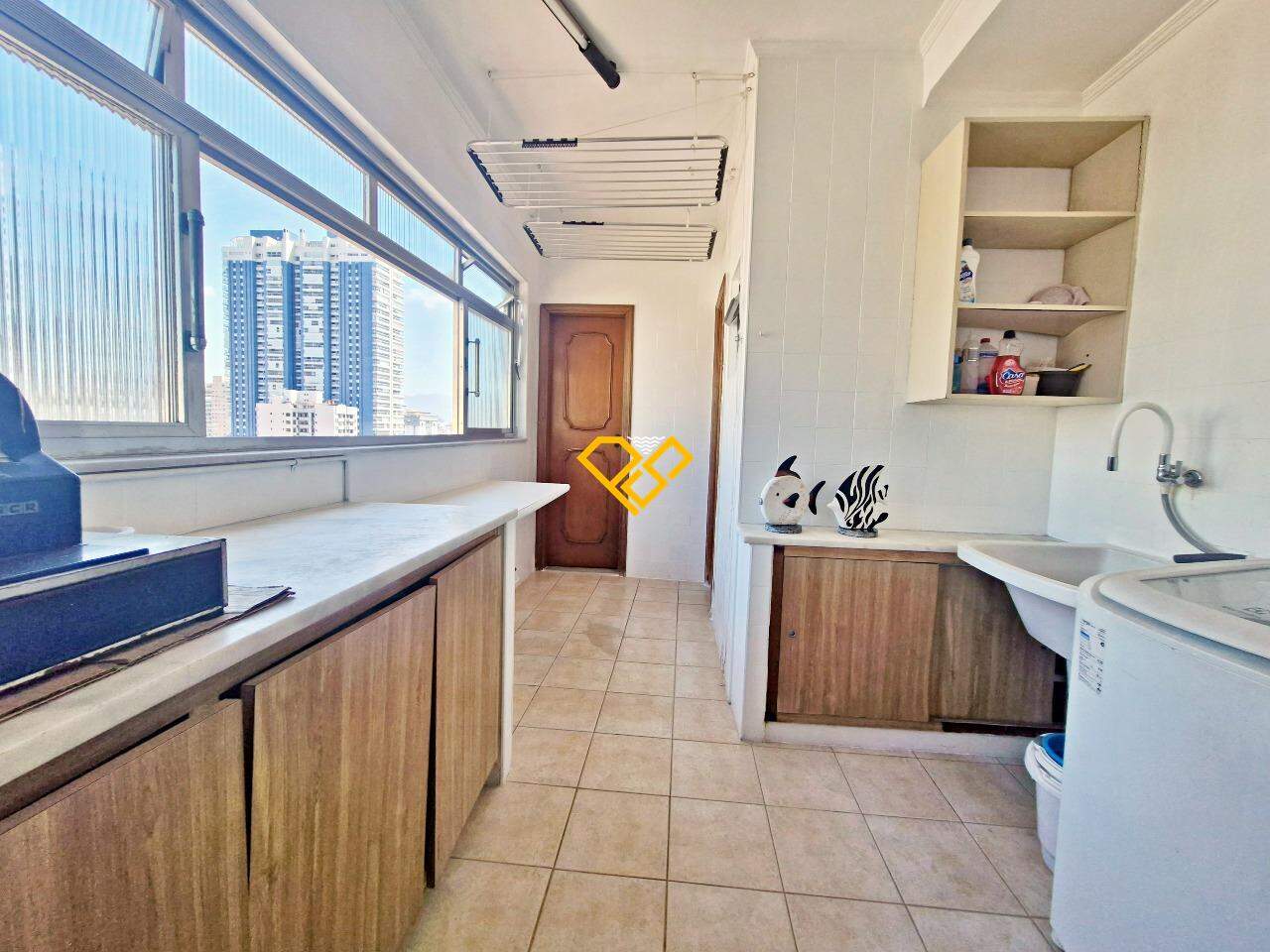 Cobertura à venda no Ponta da Praia: Área de serviço