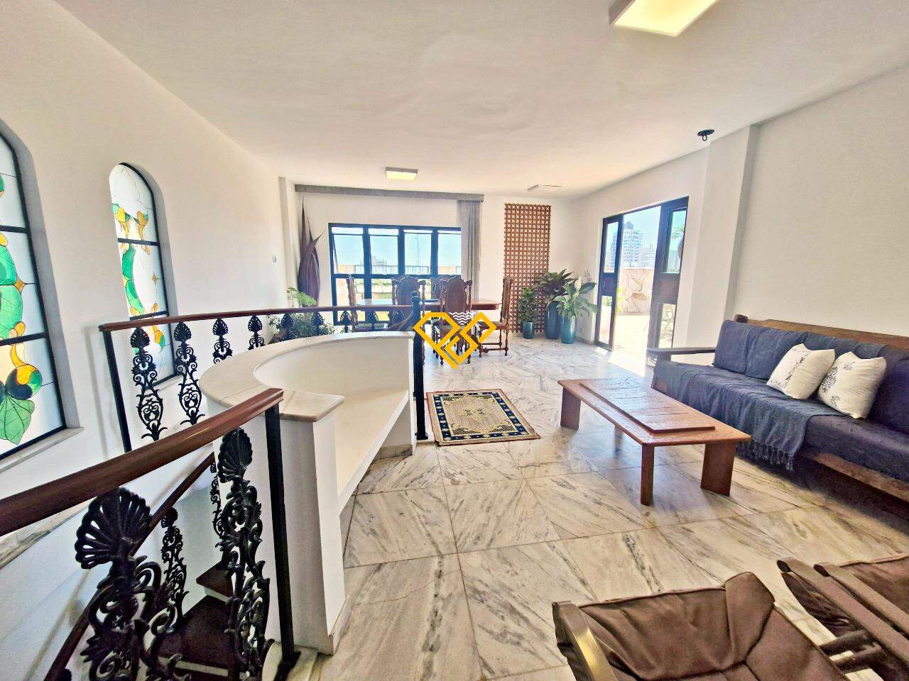 Cobertura à venda no Ponta da Praia: Sala 2º andar