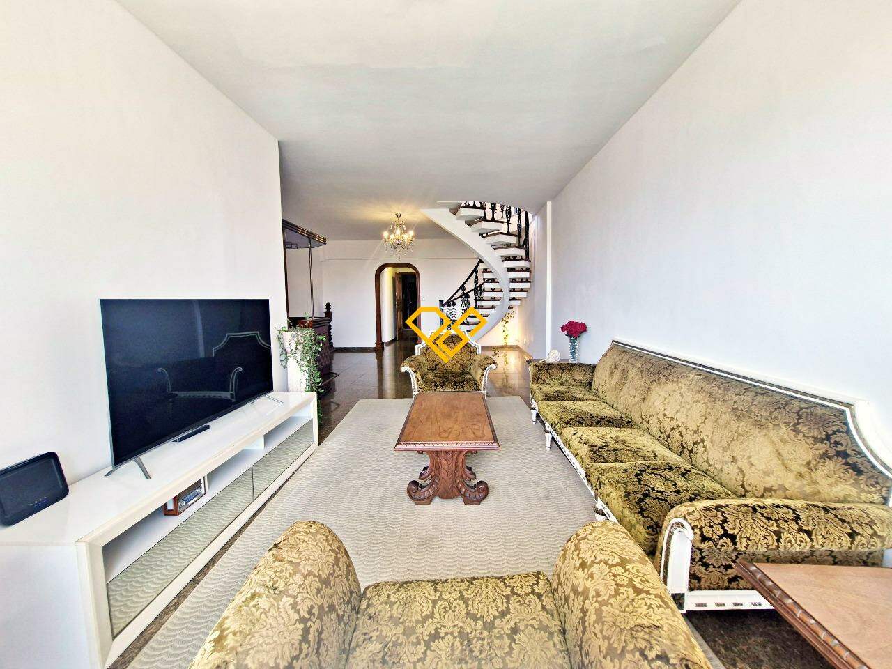 Cobertura à venda no Ponta da Praia: Sala 1º andar