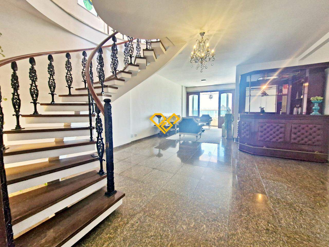 Cobertura à venda no Ponta da Praia: Sala 1º andar