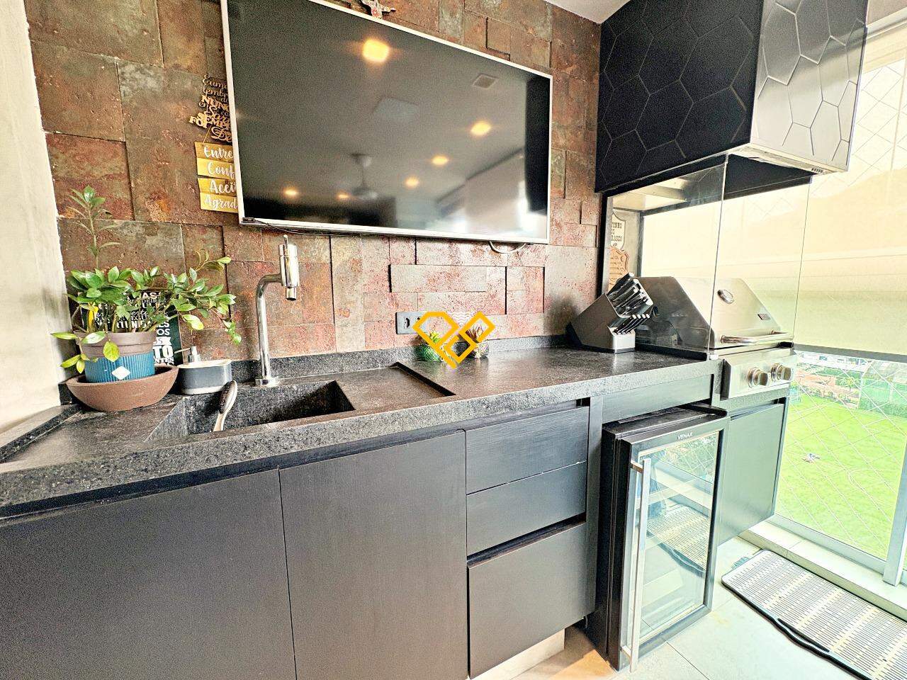 Apartamento à venda no José Menino: Varanda com churrasqueira