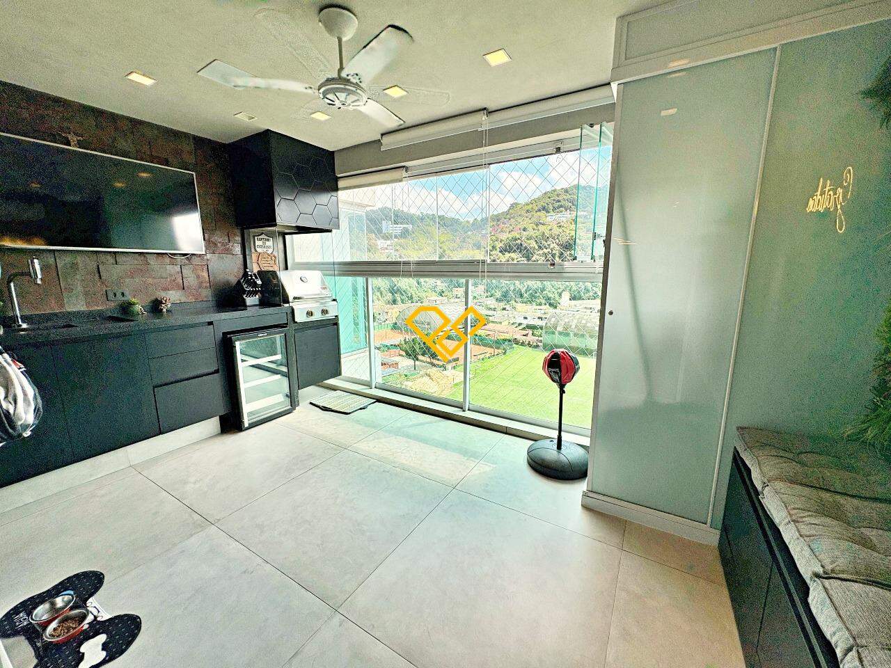 Apartamento à venda no José Menino: Varanda com churrasqueira