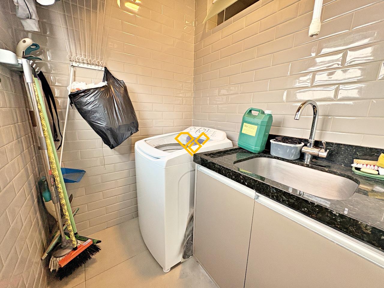 Apartamento à venda no Encruzilhada: Área de serviço