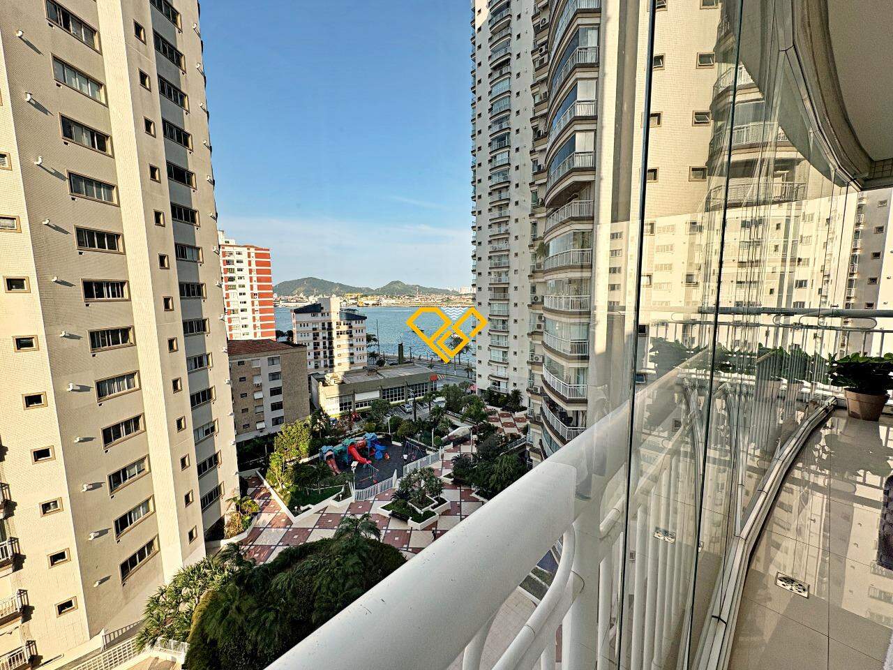 Apartamento à venda no Ponta da Praia: Varanda