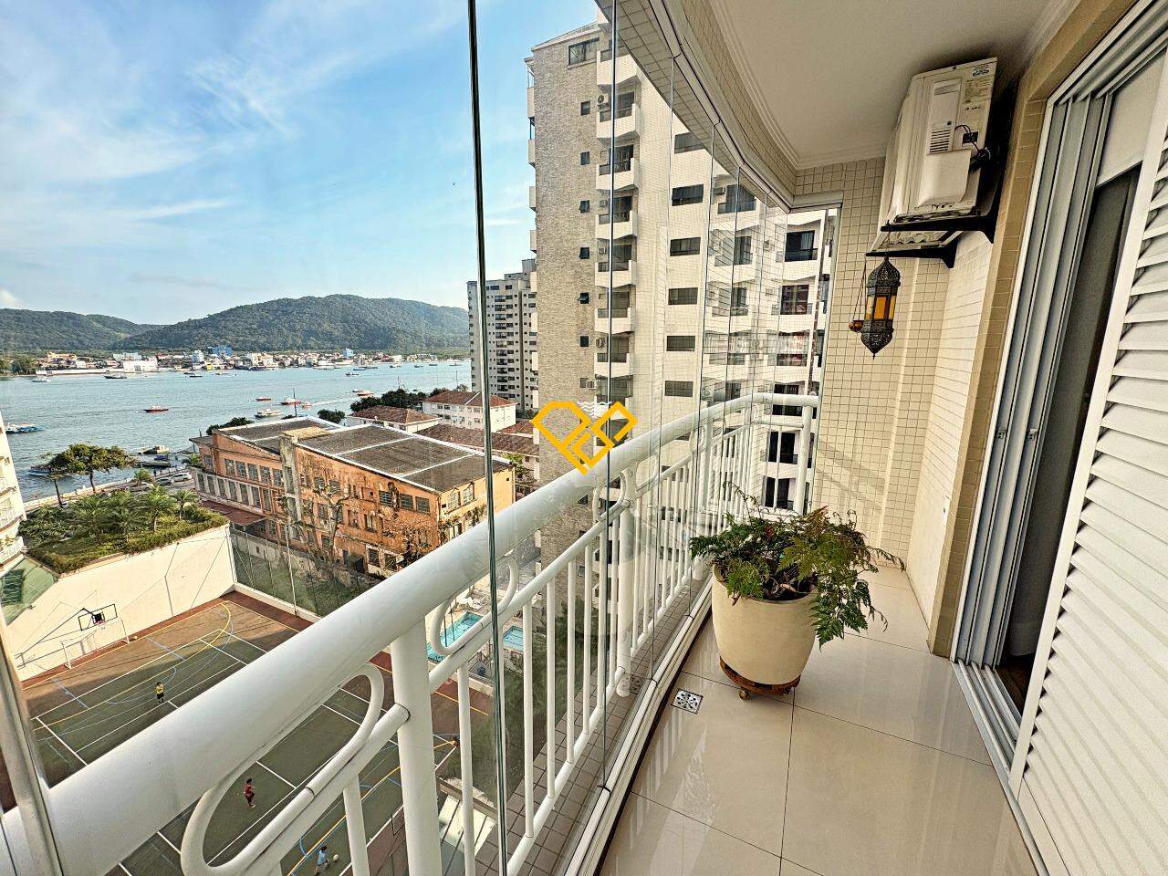 Apartamento à venda no Ponta da Praia: Varanda