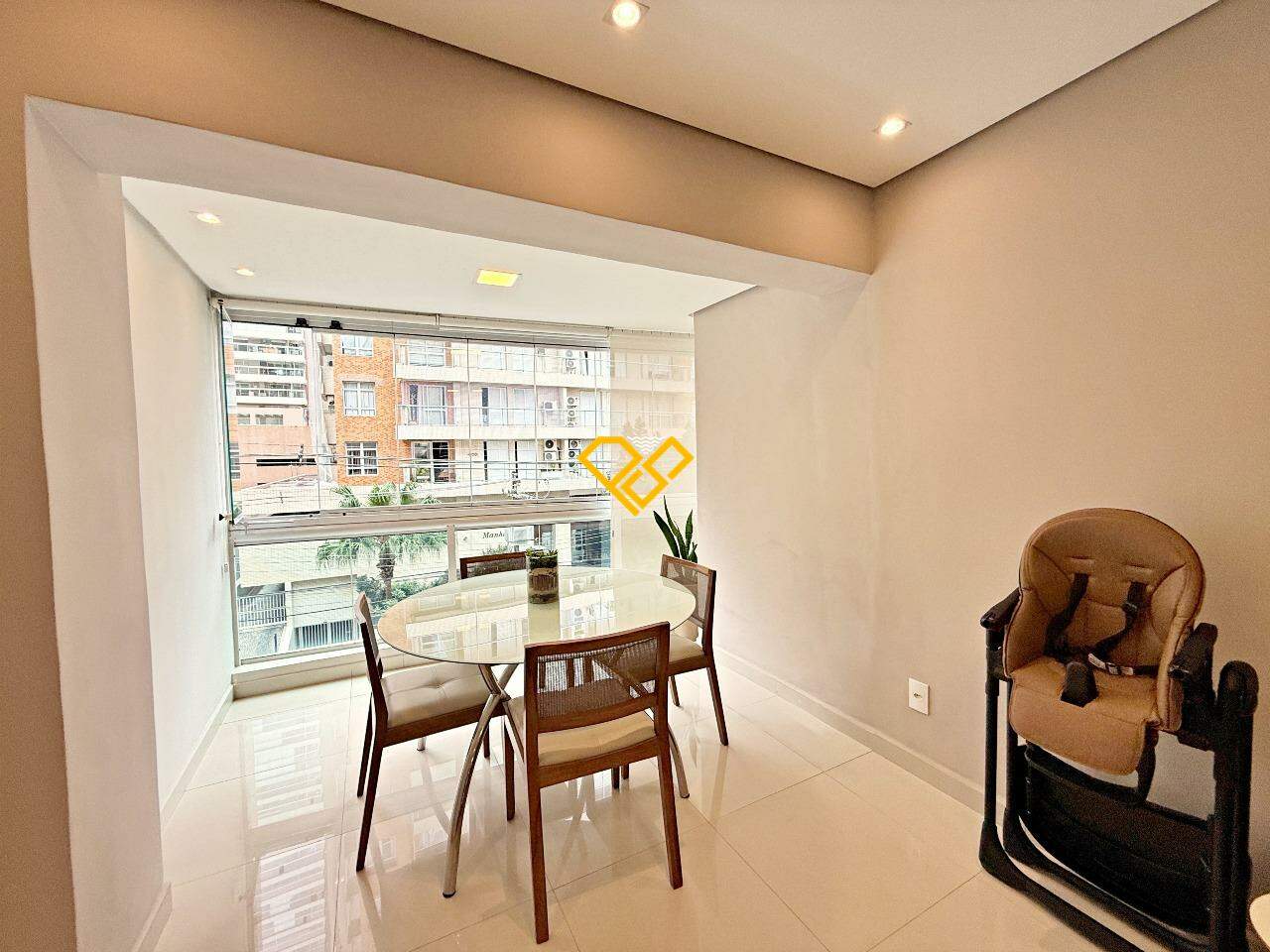 Garden à venda no Gonzaga: Sala e varanda