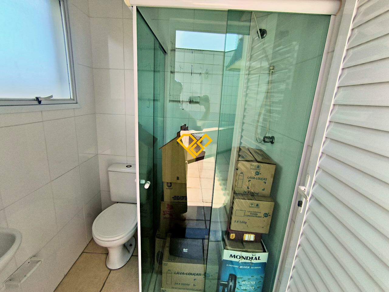 Casa à venda no Embaré: WC Social - 3° Piso