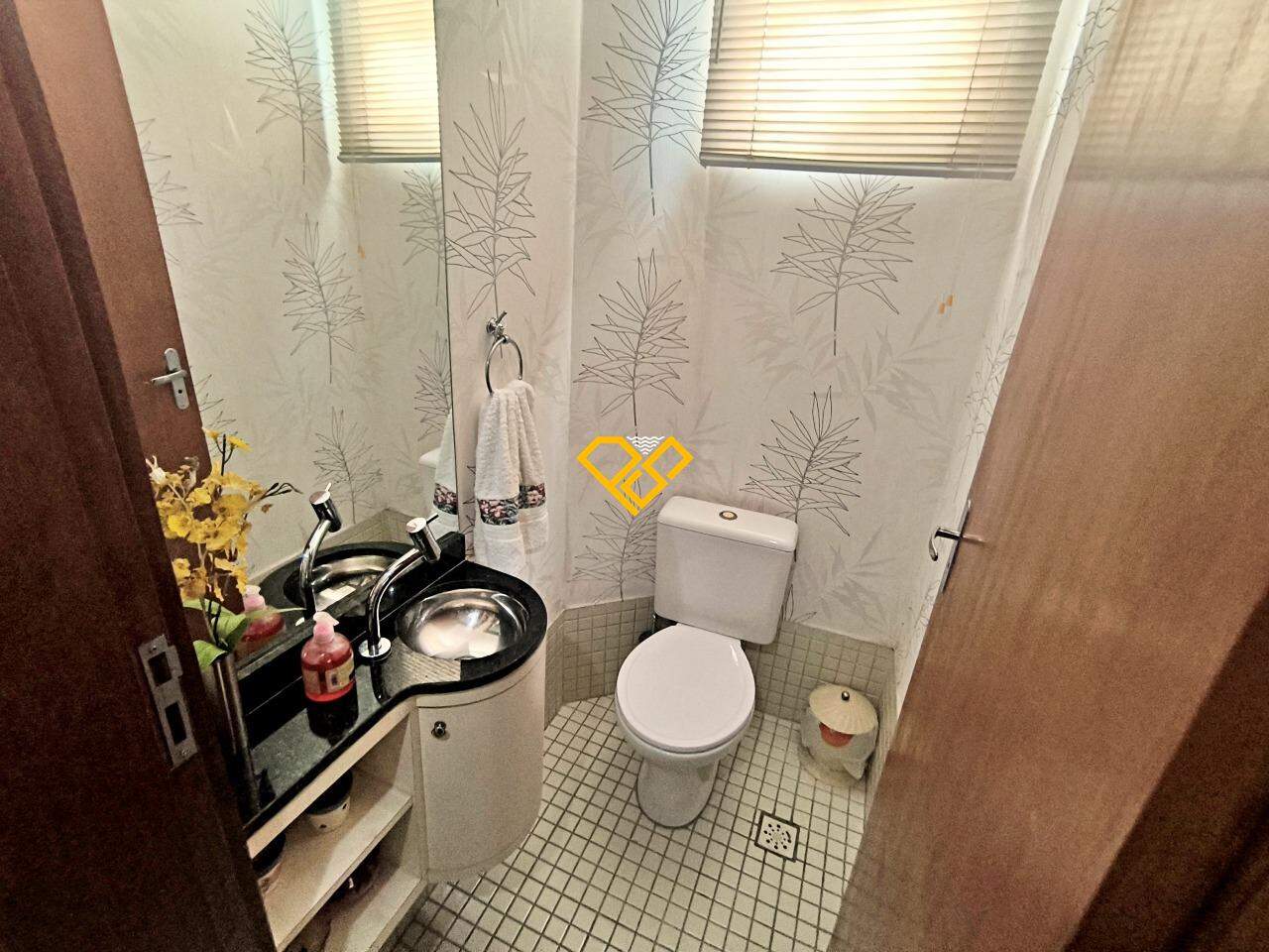 Casa à venda no Embaré: Lavabo