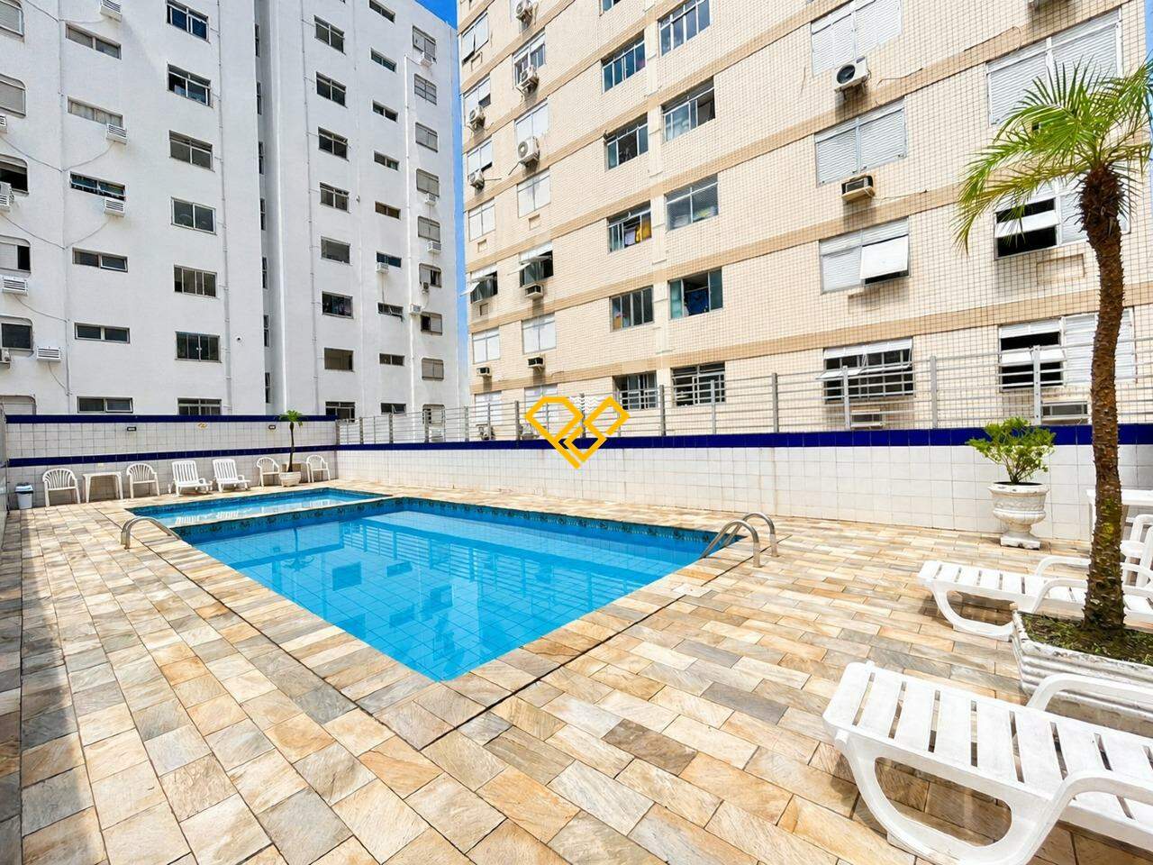 Apartamento à venda no Embaré: Lazer - piscina