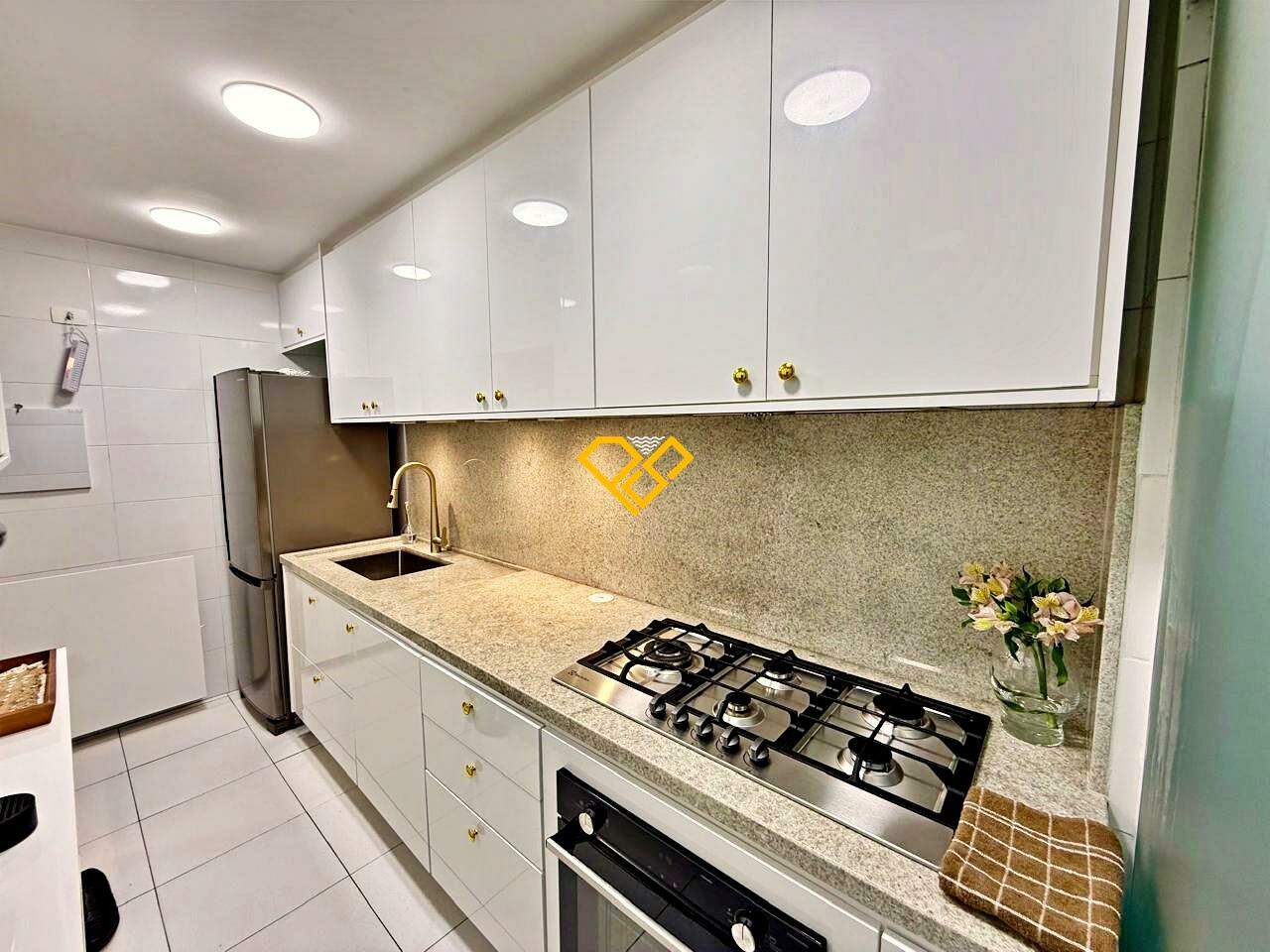 Apartamento à venda no Gonzaga: Cozinha