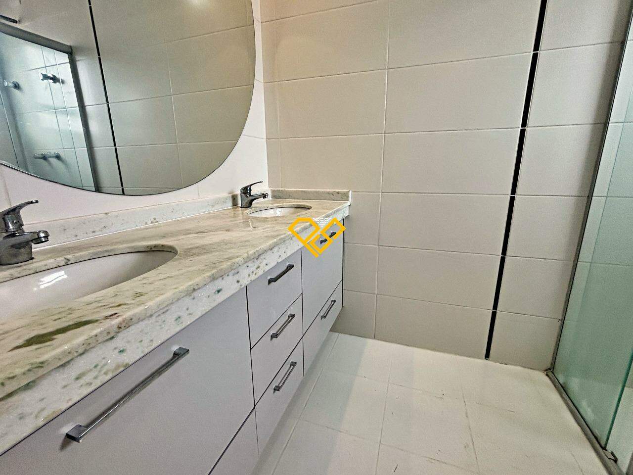 Cobertura à venda no Ponta da Praia: Wc suíte 1