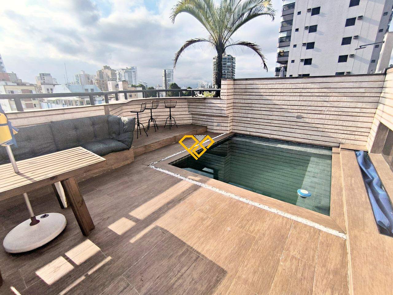 Cobertura para aluguel no Aparecida: Piscina