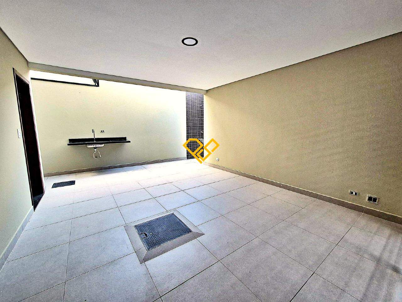 Casa à venda no Ponta da Praia: Garagem
