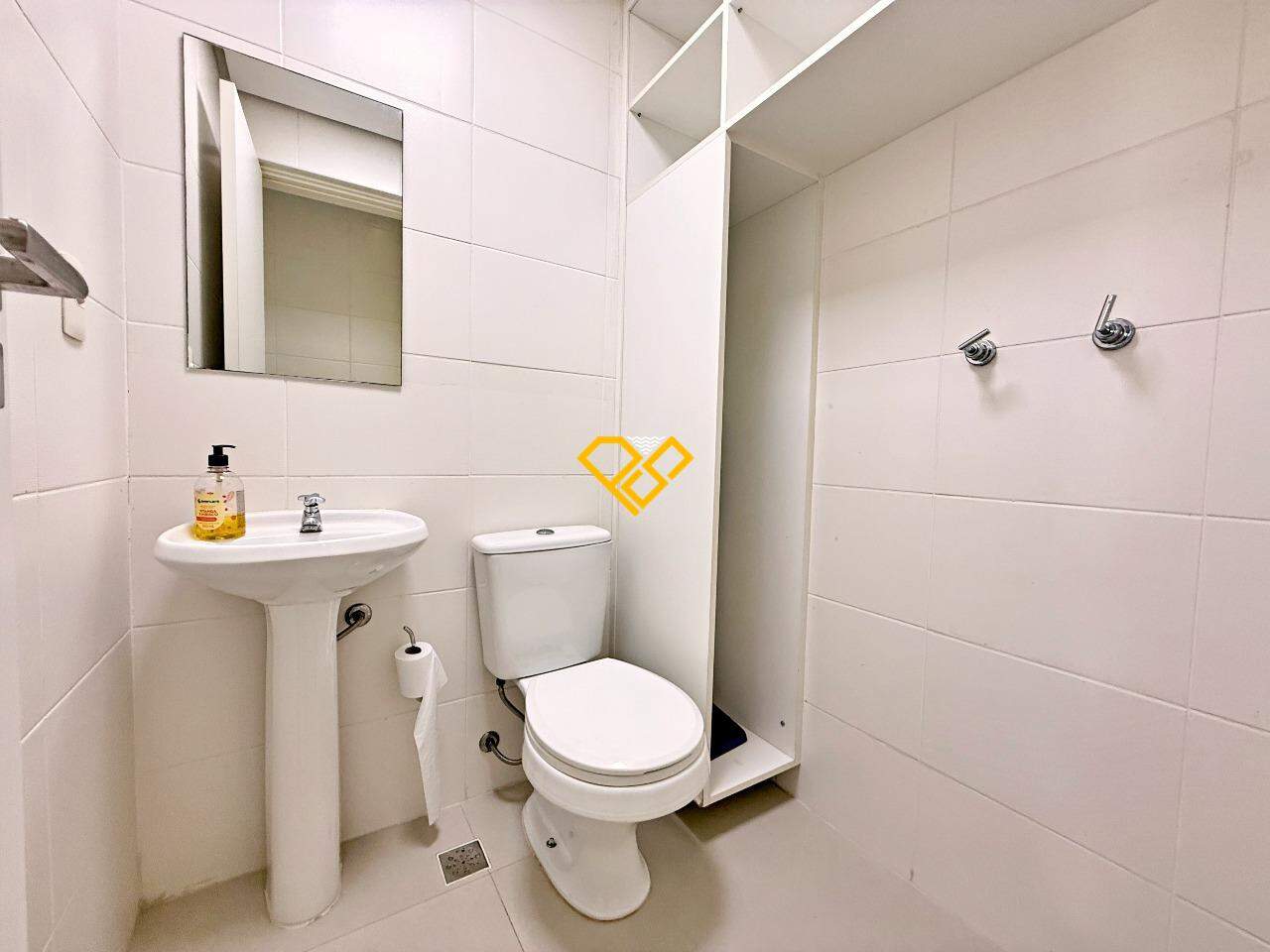Apartamento à venda no Ponta da Praia: Wc de serviço