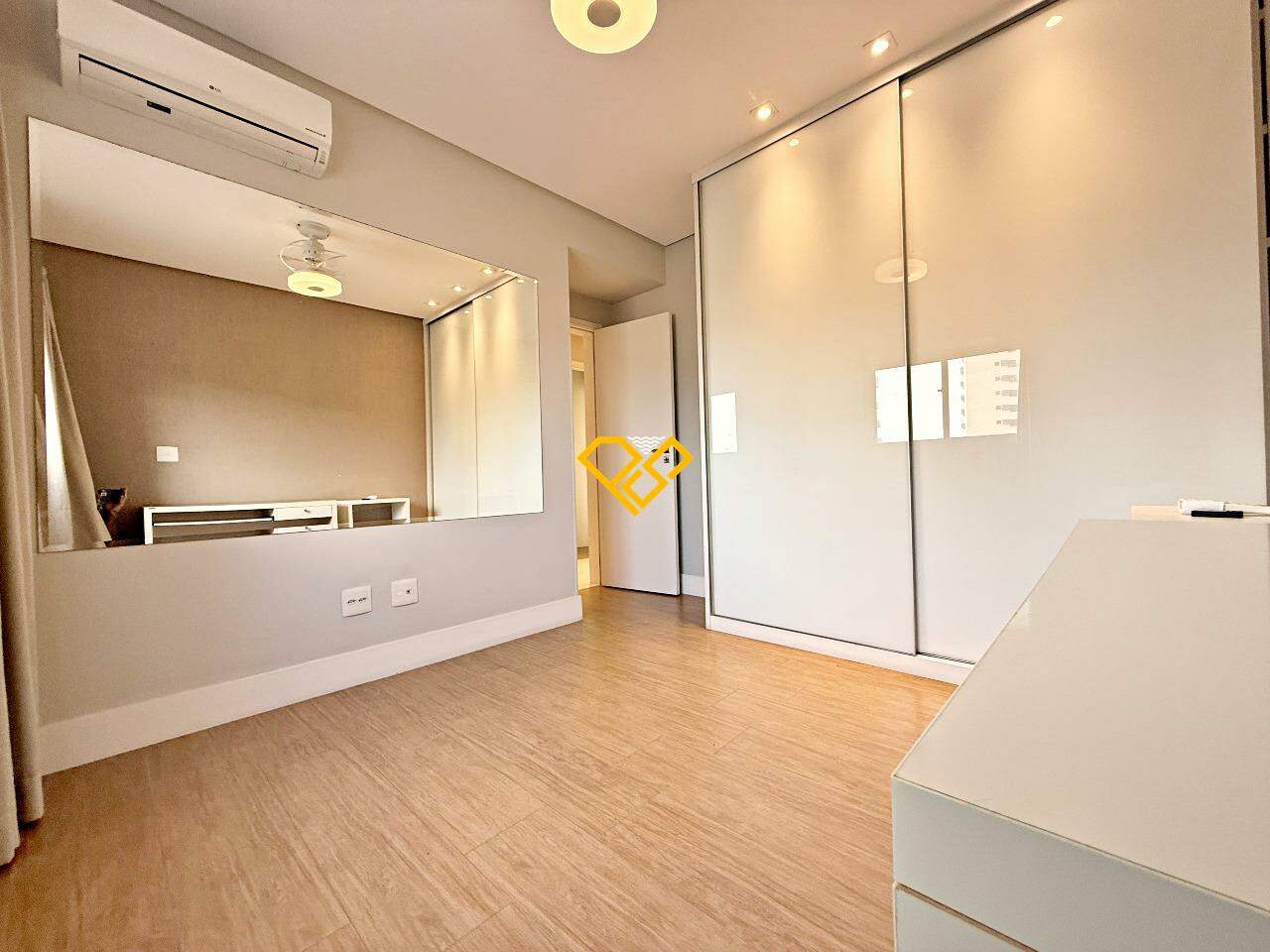 Apartamento à venda no Ponta da Praia: Dormitório 3