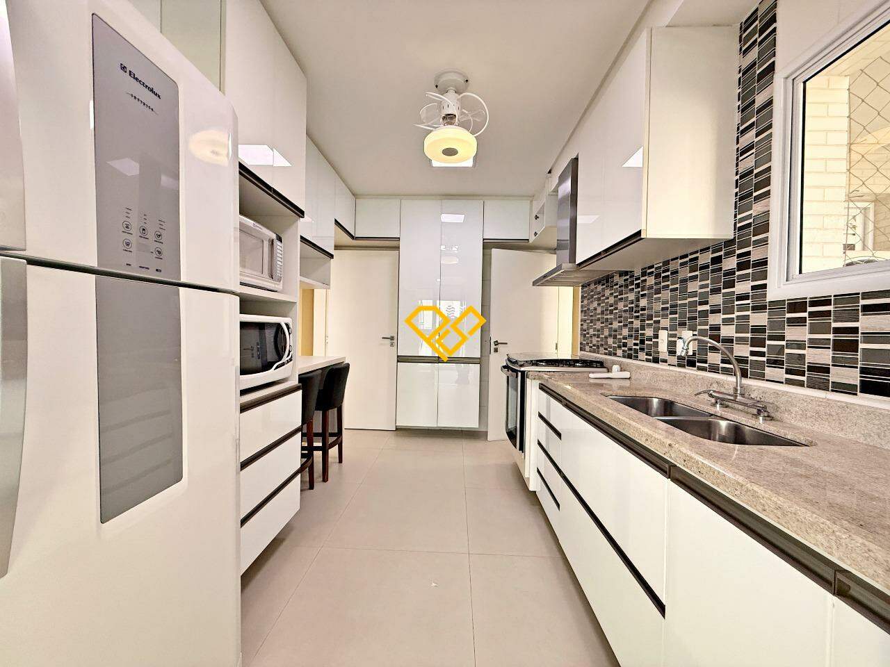Apartamento à venda no Ponta da Praia: Cozinha