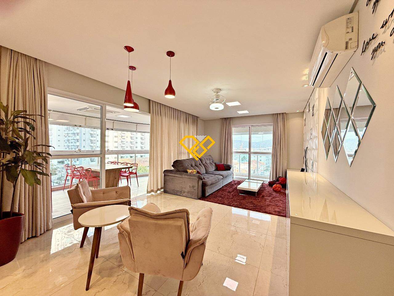 Apartamento à venda no Ponta da Praia: Sala
