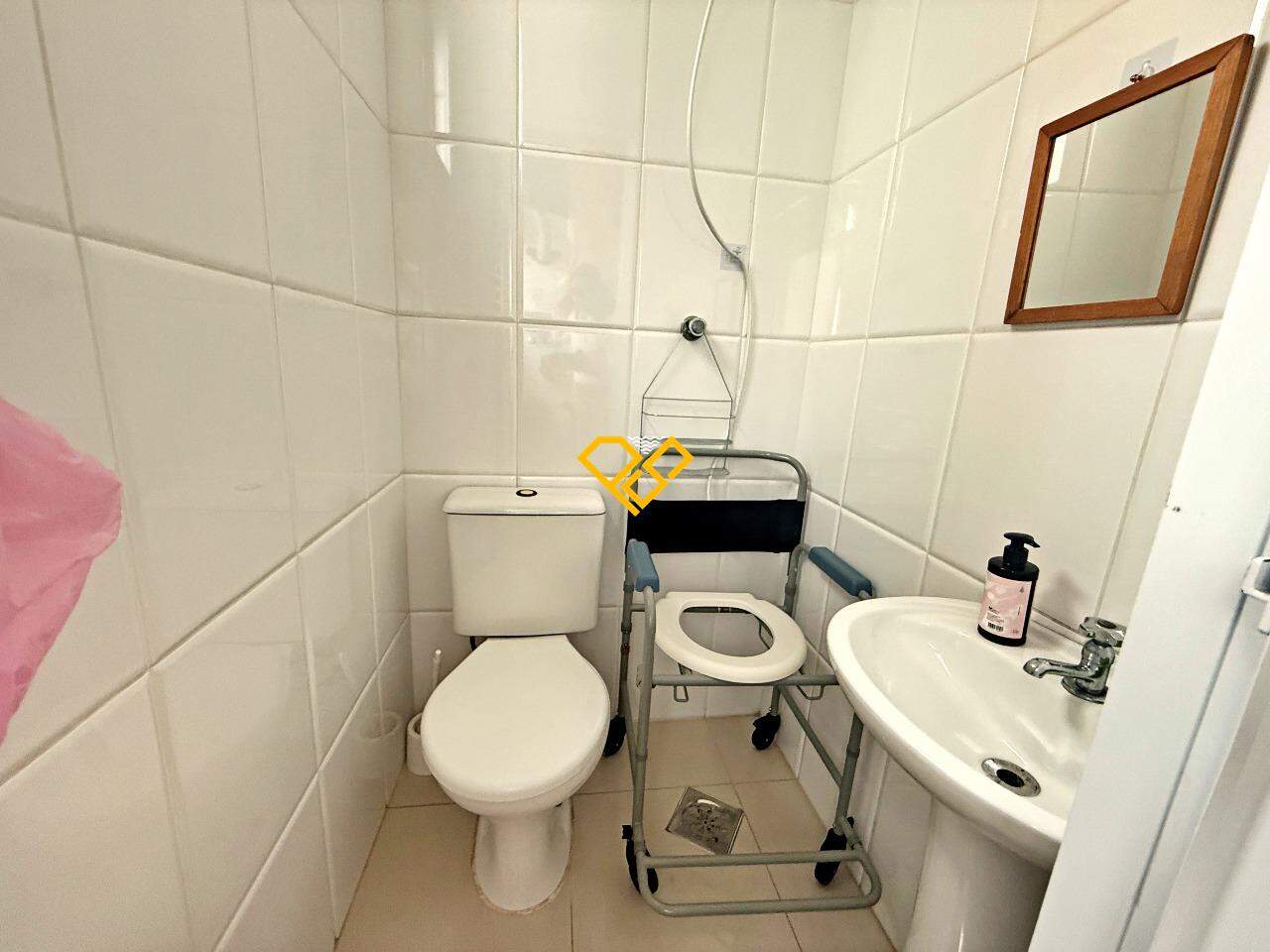Apartamento à venda no Aparecida: Wc de serviço