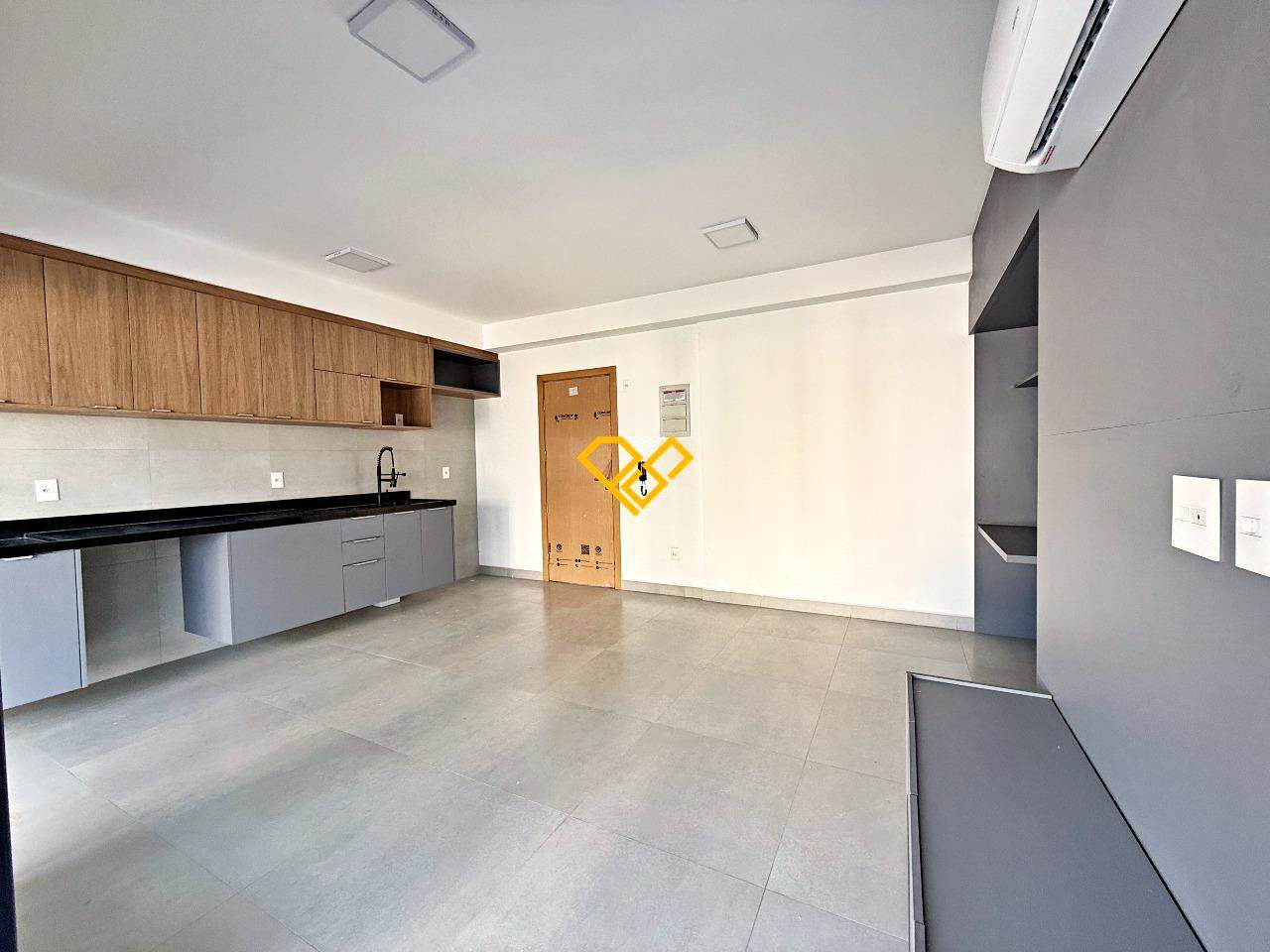 Apartamento à venda no Ponta da Praia: Sala e cozinha
