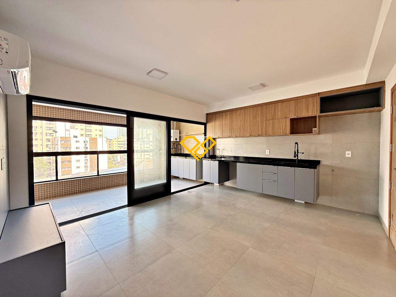 Apartamento à venda no Ponta da Praia: Sala e cozinha