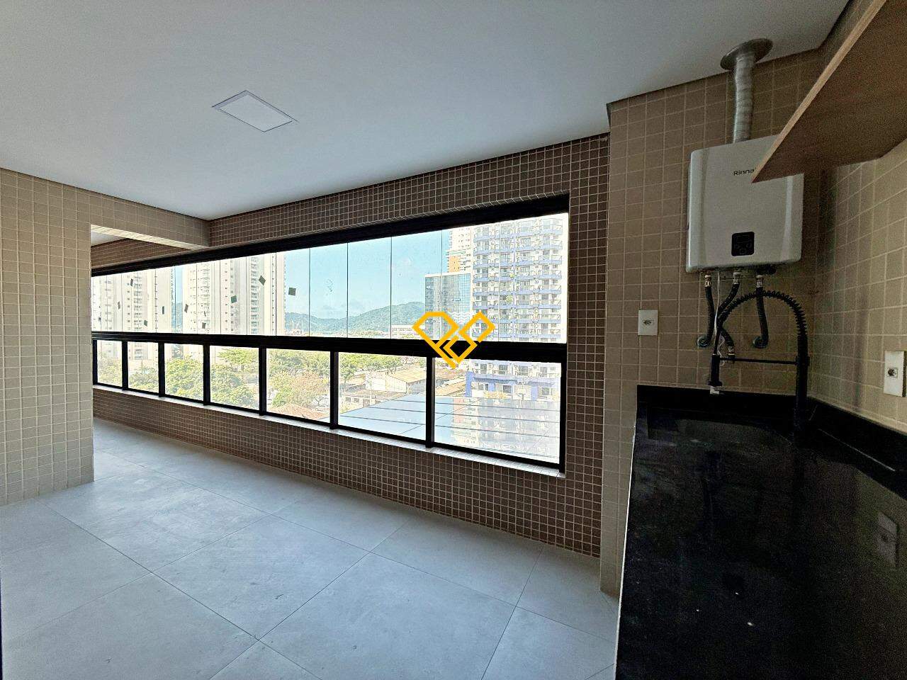 Apartamento à venda no Ponta da Praia: Varanda