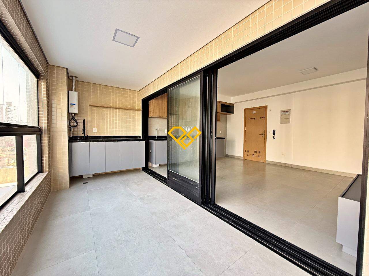 Apartamento à venda no Ponta da Praia: Varanda