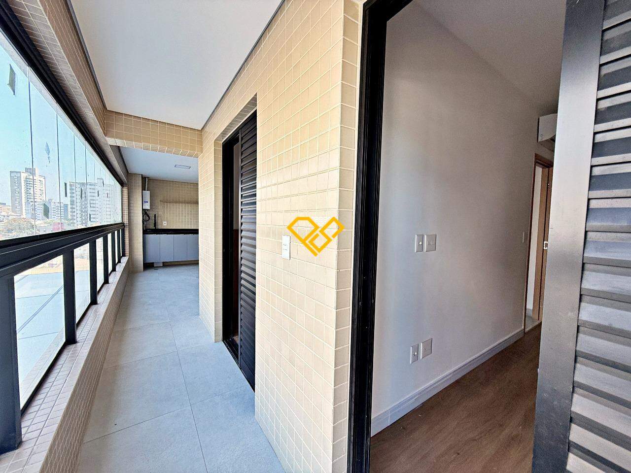 Apartamento à venda no Ponta da Praia: Varanda