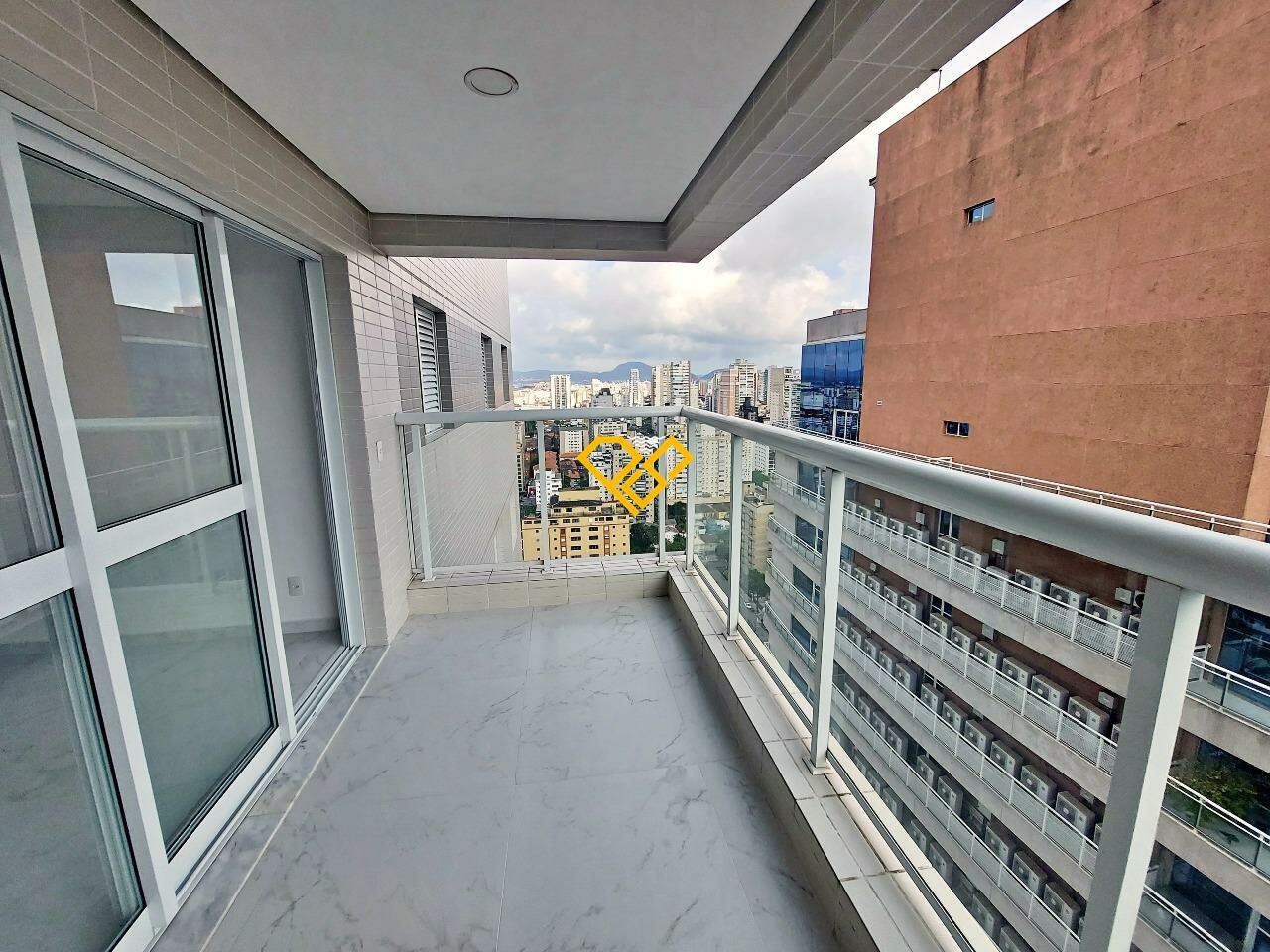 Apartamento à venda no Gonzaga: Varanda com churrasqueira