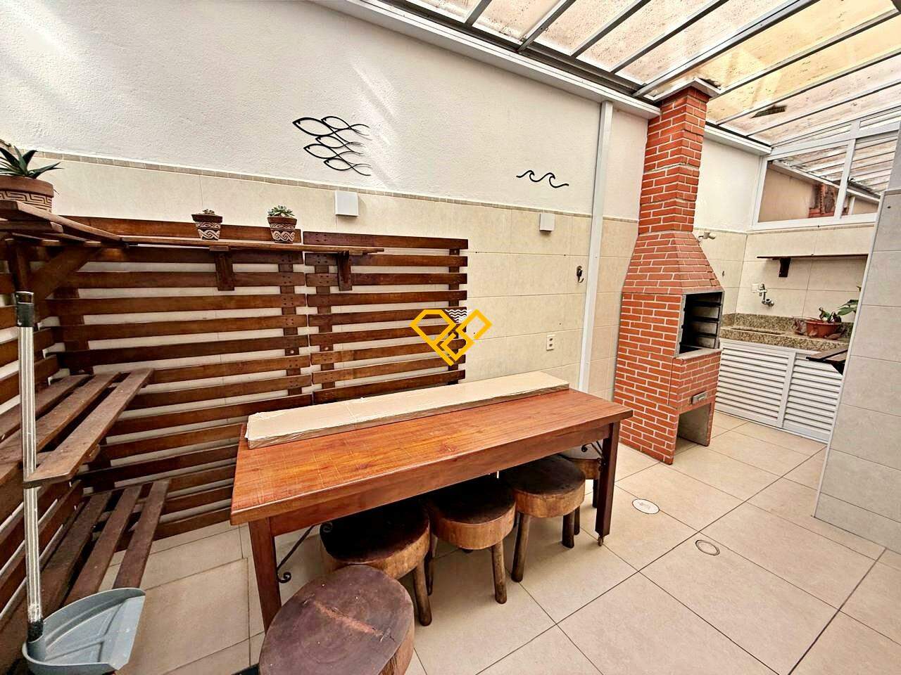 Casa à venda no Macuco: Garagem com área gourmet e churrasqueira