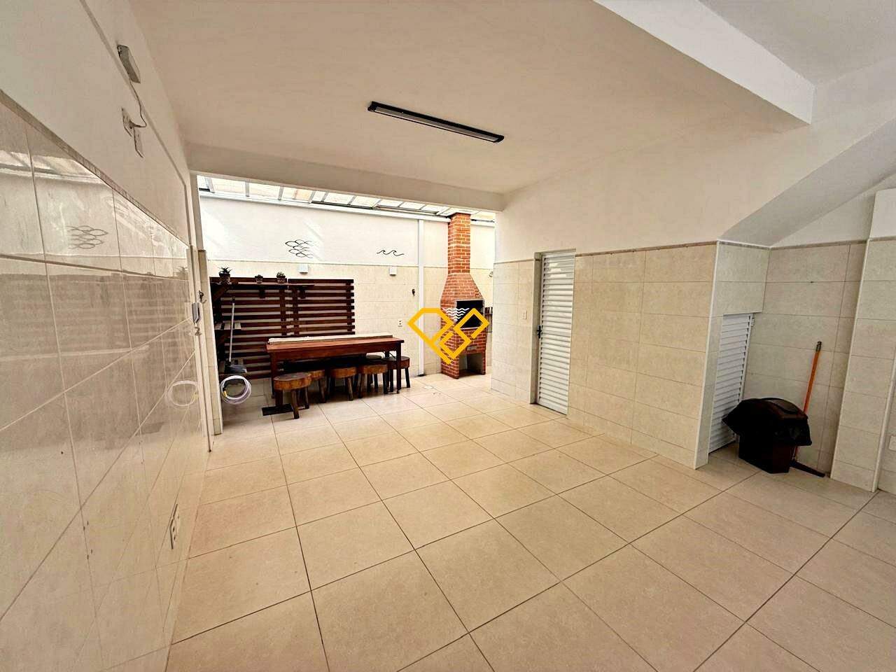 Casa à venda no Macuco: Garagem com área gourmet e churrasqueira