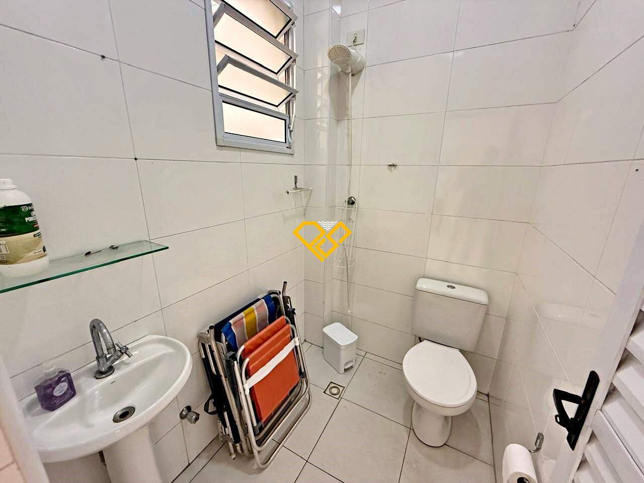 Casa à venda no Macuco: Wc de serviço