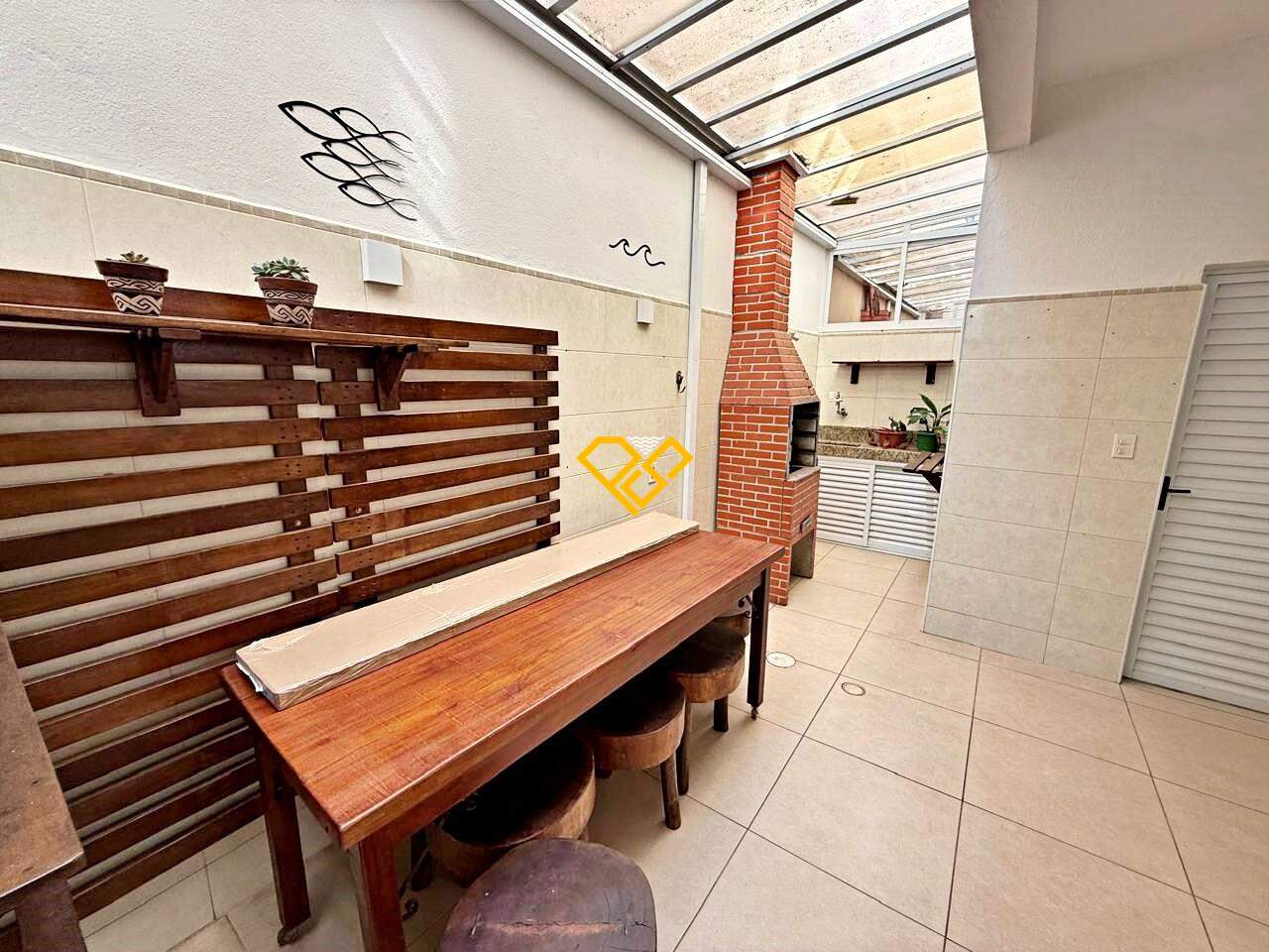 Casa à venda no Macuco: Garagem com área gourmet e churrasqueira