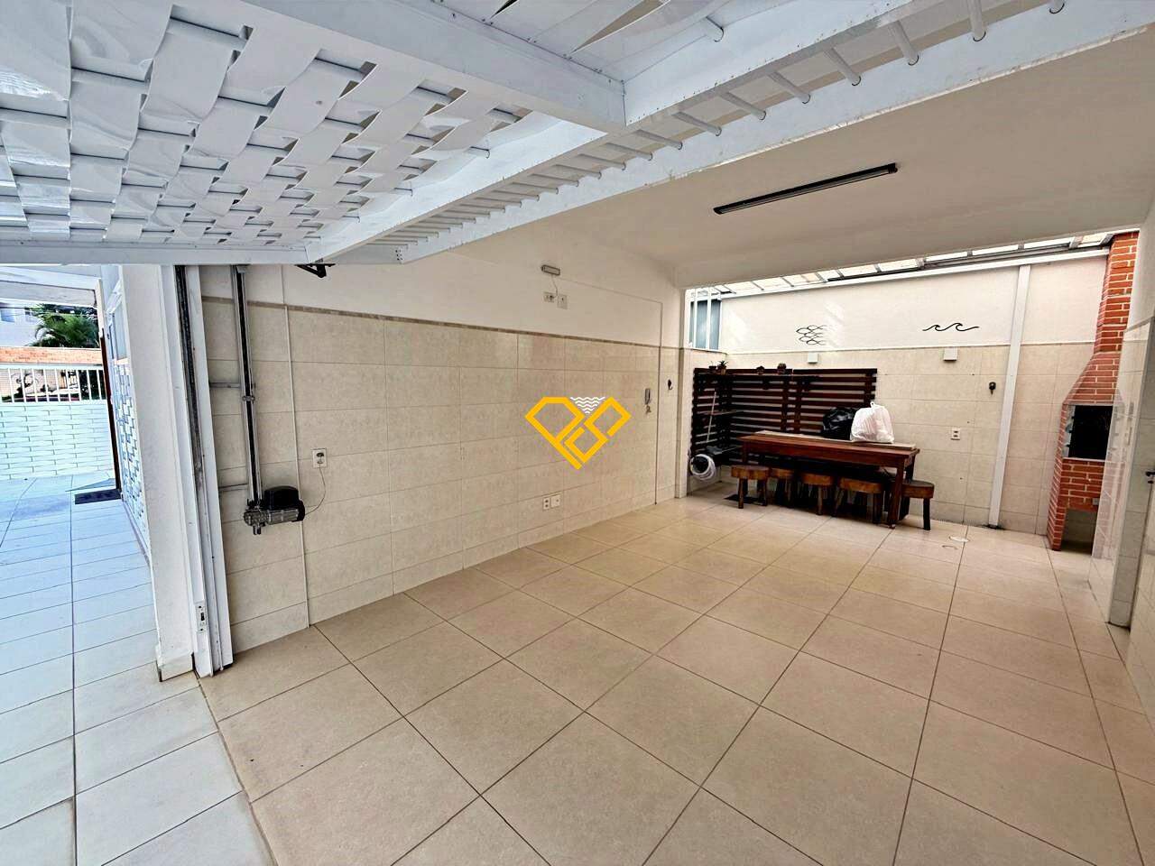 Casa à venda no Macuco: Garagem com área gourmet e churrasqueira