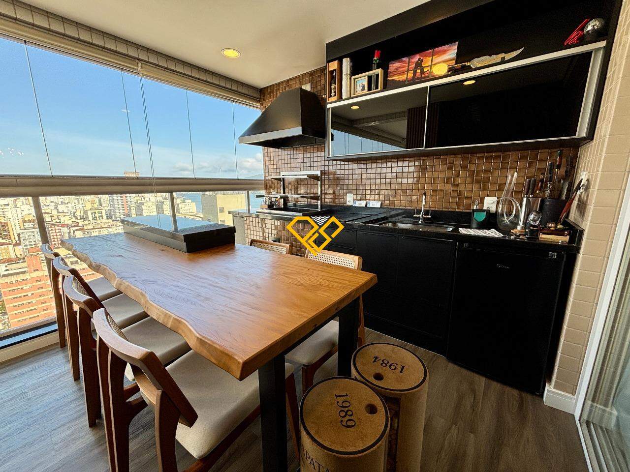 Apartamento à venda no Embaré: Varanda